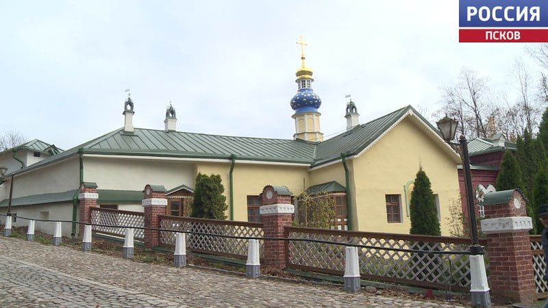 В Псково-Печерском монастыре завершается реставрация Лазаревской церкви