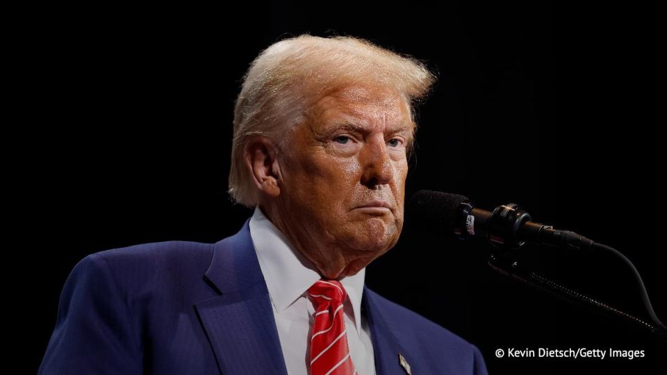 Эпштейн в письме 2017 года назвал Трампа "опасным человеком"