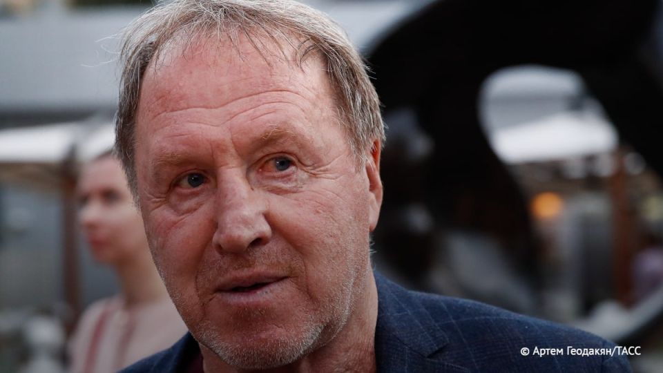 Директор Владимира Стеклова опроверг ТАСС информацию о госпитализации артиста