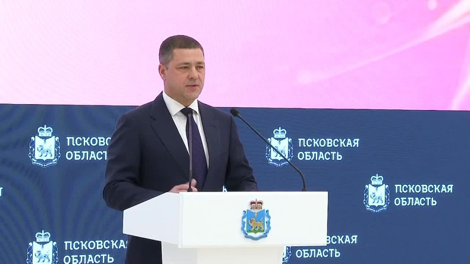 Михаил Ведерников: Торжественная церемония чествования детей, совершивших героические поступки, прошла в Правительстве Псковской области в рамках Всероссийского гражданско-патриотического проекта «Дети-герои»