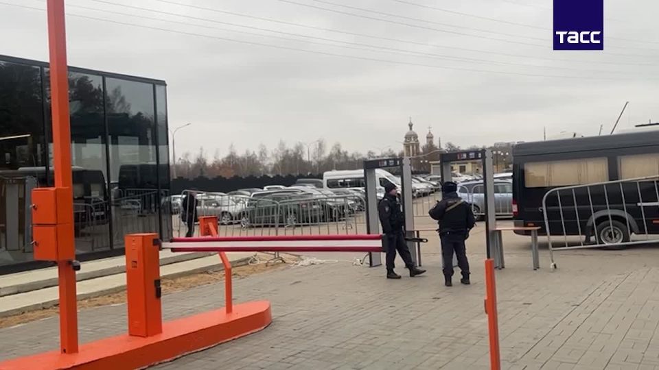 Меры безопасности усилены на Троекуровском кладбище в Москве, где ранее ФСБ предотвратила теракт против одного из высших чиновников РФ