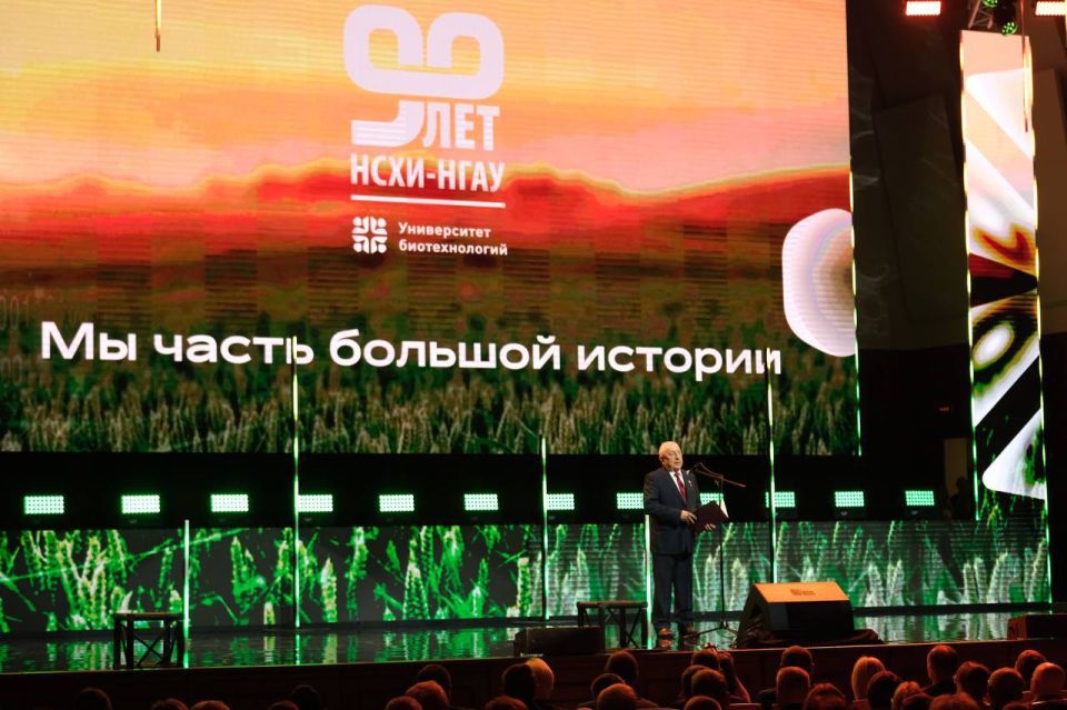 Дмитрий Пышный поздравил Новосибирский ГАУ с 90-летием