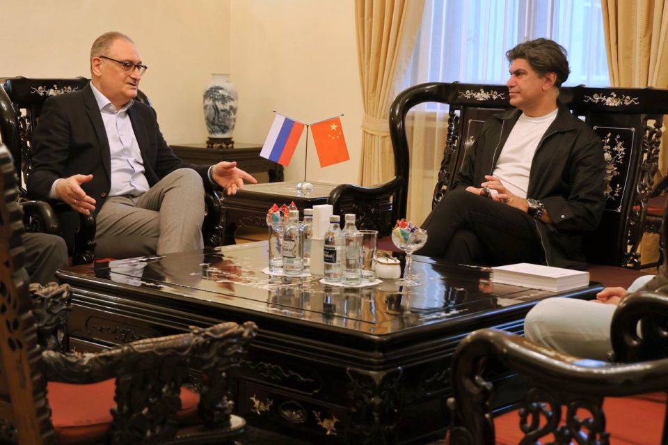 15 ноября Посол России в Китае Игорь Моргулов встретился с ректором Академии русского балета им. А.Я.Вагановой, народным артистом России Николаем Цискаридзе