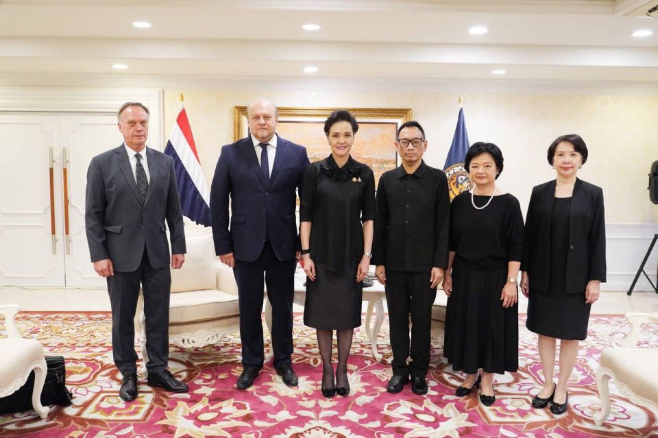 13 ноября Посол России в Таиланде Е.Ю.Томихин провёл встречу с Министром торговли Таиланда С.Сутхаммапхан. Глава российской дипмиссии поздравил С.Сутхаммапхан с недавним назначением на должность