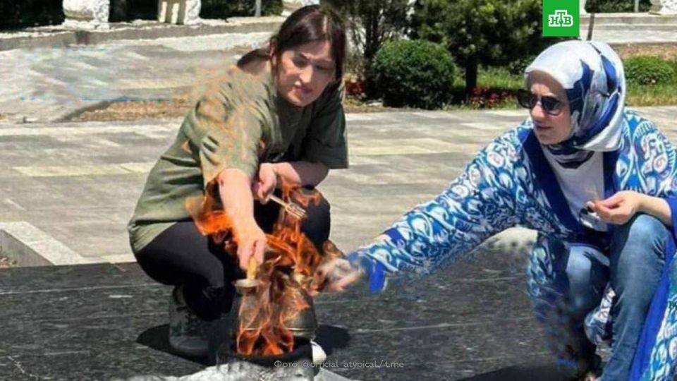 Варившим кофе над Вечным огнем двум жительницам Махачкалы ужесточили наказание — Верховный суд Дагестана признал их виновными в публичном оскорблении памяти защитников Отечества и оштрафовал каждую на 2 млн рублей