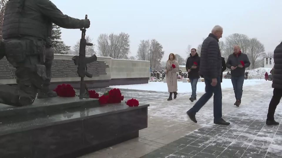 Михаил Ведерников: Память защитников Отечества, погибших при исполнении воинского долга в зоне специальной военной операции, почтили с представителями делегации Республики Абхазия