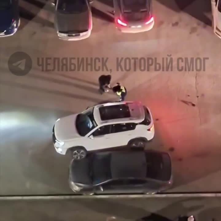 Водитель «припарковался» на чужое авто, пытаясь скрыться от полиции в Челябинске