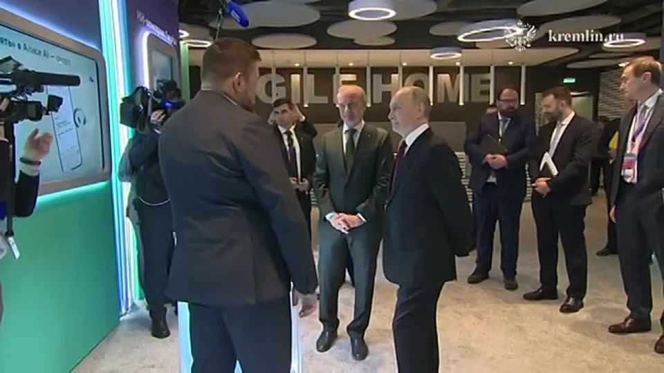«Как вы будете учить детей думать, если есть "Алиса"?»: Путин спросил у представителя «Яндекса», как использование технологии ИИ влияет на развитие самостоятельного мышления у ребенка