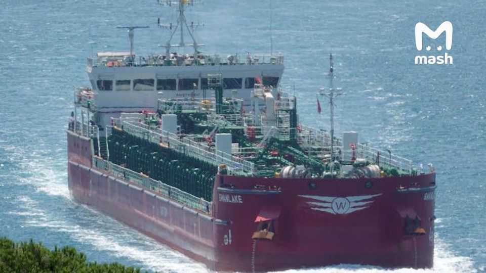 Трое российских моряков отравились на танкере в Стамбуле — один погиб, двое в реанимации