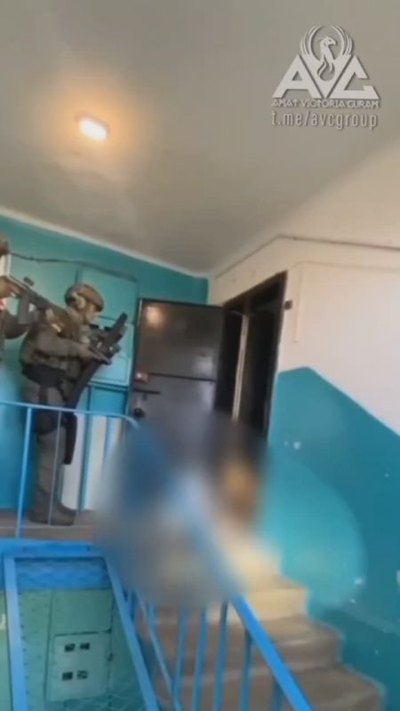 Задержание члена батальона "Донбасс" ( признан террористической организацией), сотрудниками СОБР "Смерч-А" Управления Росгвардии по Запорожской области