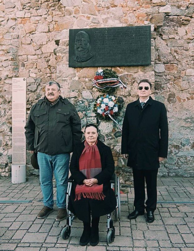 Об участии российских дипломатов в церемонии возложения цветов к памятной доске Л.Штура