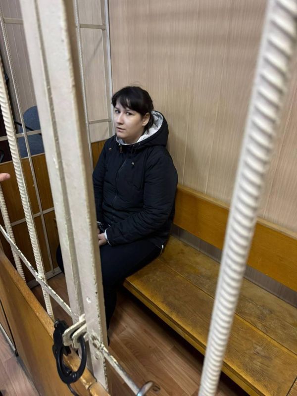 Суд в Петербурге арестовал мать-убийцу, которая задушила свою грудную дочь, после чего спрятала ее тело под кроватью и сбежала