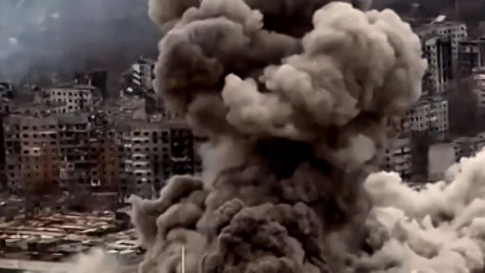 Мирноград выжигают авиабомбами – ВИДЕО