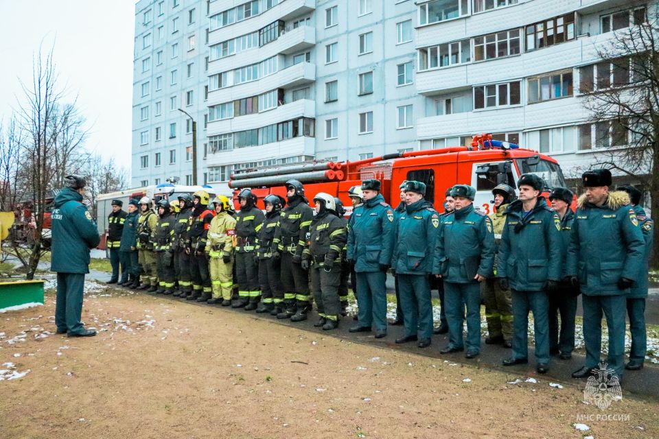 Учения на высоте. Сегодня прошли опытные пожарно-тактические учения с участием сил и средств псковского пожарно-спасательного гарнизона