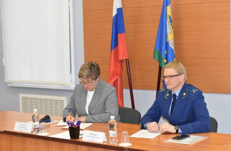 В администрации Псковского муниципального округа прошел совместный прием граждан прокурора Псковского района Александра Пчелкина и Уполномоченного по правам ребенка в Псковской области Наталии Соколовой