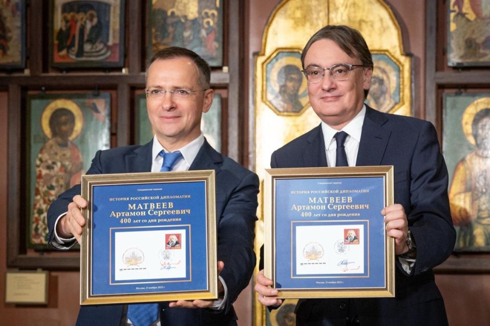 21 ноября в Государственном историческом музее (ГИМ) состоялись торжественное открытие выставки-презентации «Посольских дел оберегатель» и церемония гашения юбилейной почтовой марки, приуроченные к 400-летию со дня рождения...