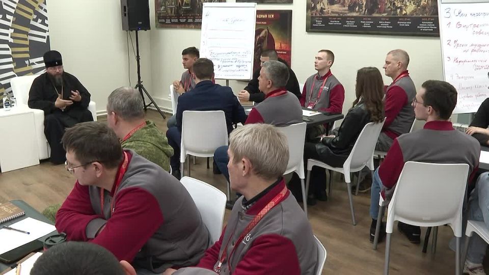 Михаил Ведерников: В паломническом центре Свято-Успенского Псково-Печерского монастыря вместе с Игорем РУДЕНЕЙ и Владыкой МАТФЕЕМ пообщались с участниками программы «Твой герой» Всероссийского проекта «Истоки. Школа»