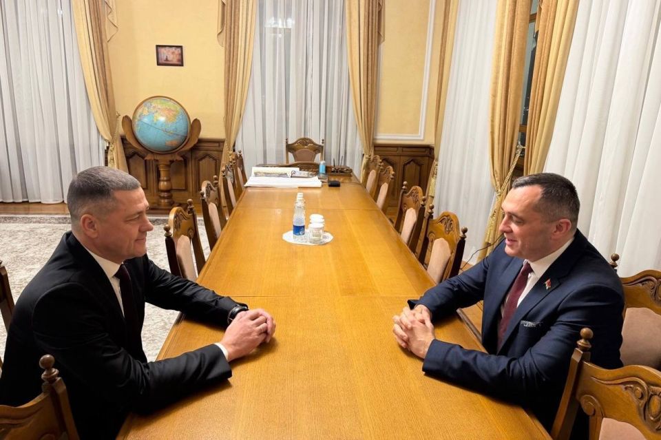 Михаил Ведерников: На рабочей встрече с Председателем Витебского областного исполнительного комитета Александром СУББОТИНЫМ обсудили итоги заседания Рабочей группы по сотрудничеству Республики Беларусь и Псковской области...