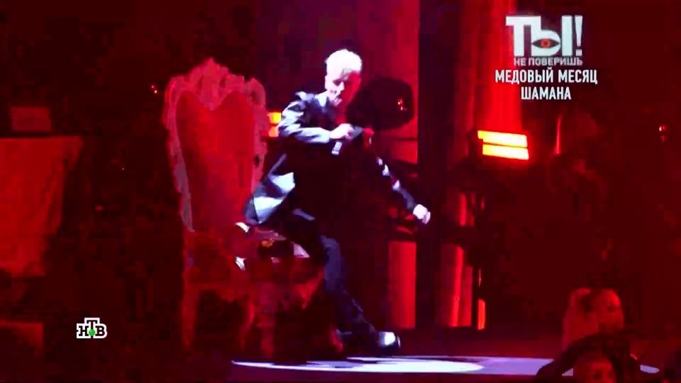 SHAMAN только перебрался в московскую квартиру жены Екатерины Мизулиной, а уже успел починить обеденный стол