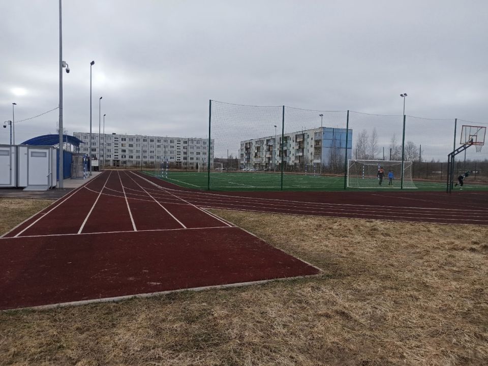 Стадион в Заводском микрорайоне (ФОКОТ) города Дно закрыт на зимовку, сообщили в администрации округа