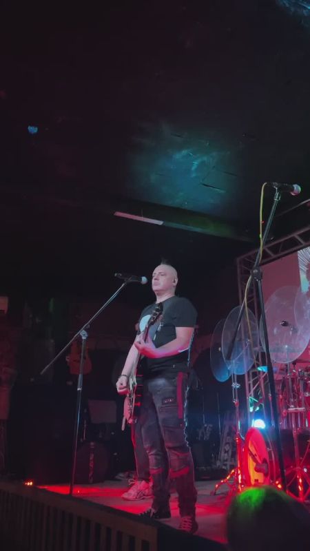 Группа «Бригадный подряд» дала концерт в Пскове в баре «Нора» 21 ноября