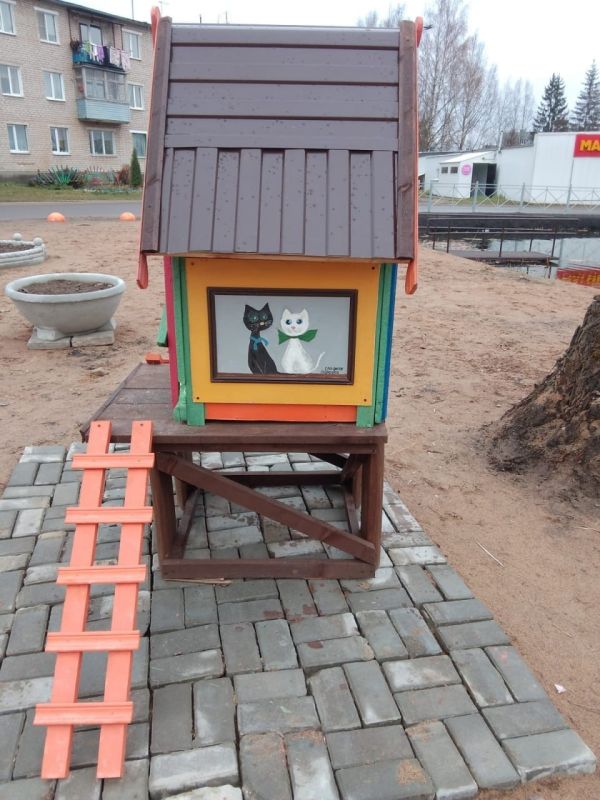 В деревне Переслегино активисты ТОС "Старый дворик" при поддержке неравнодушных жителей обустроили на берегу пожарного водоема минигородок "Усадьба кошачьих" В деревне Переслегино активисты ТОС "Старый дворик" при поддержке неравнодушных жителей обустроили на берегу пожарного водоема минигородок "Усадьба кошачьих"