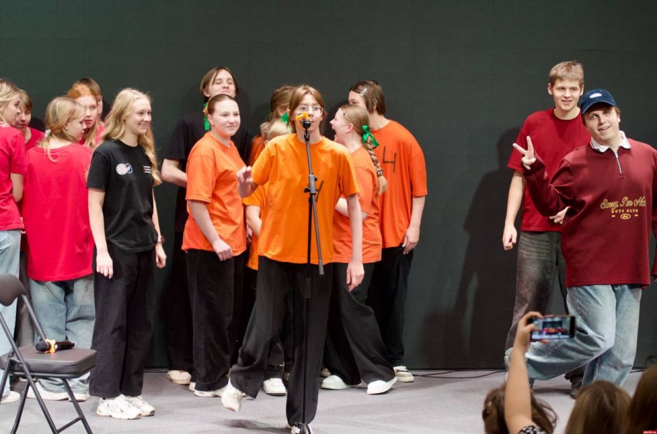 Сезон Школьной лиги КВН «Астра Видео» открыли в псковском Доме молодежи