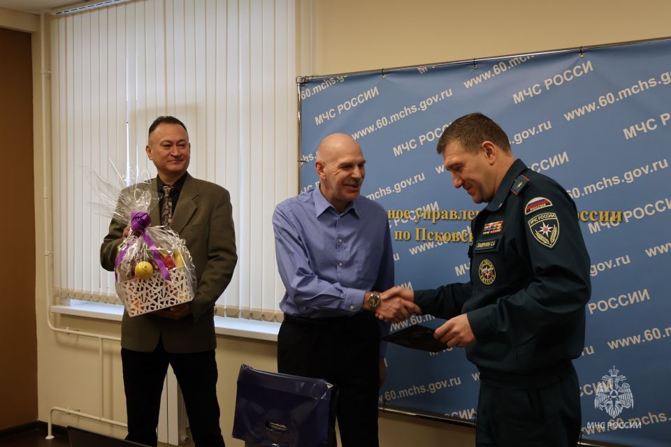 Вручение званий и поздравления