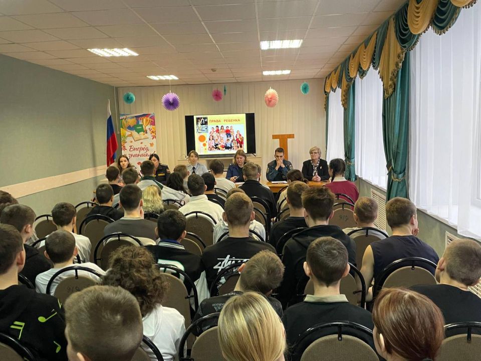 На прошедшей неделе стены школ на время превратились в аудитории правовой грамотности На прошедшей неделе стены школ на время превратились в аудитории правовой грамотности