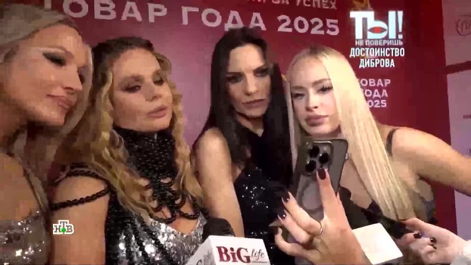 На днях телеграм-каналы облетели кадры, на которых Дмитрий Дибров выходит из машины с расстегнутыми брюками и выглядывающим «достоинством»