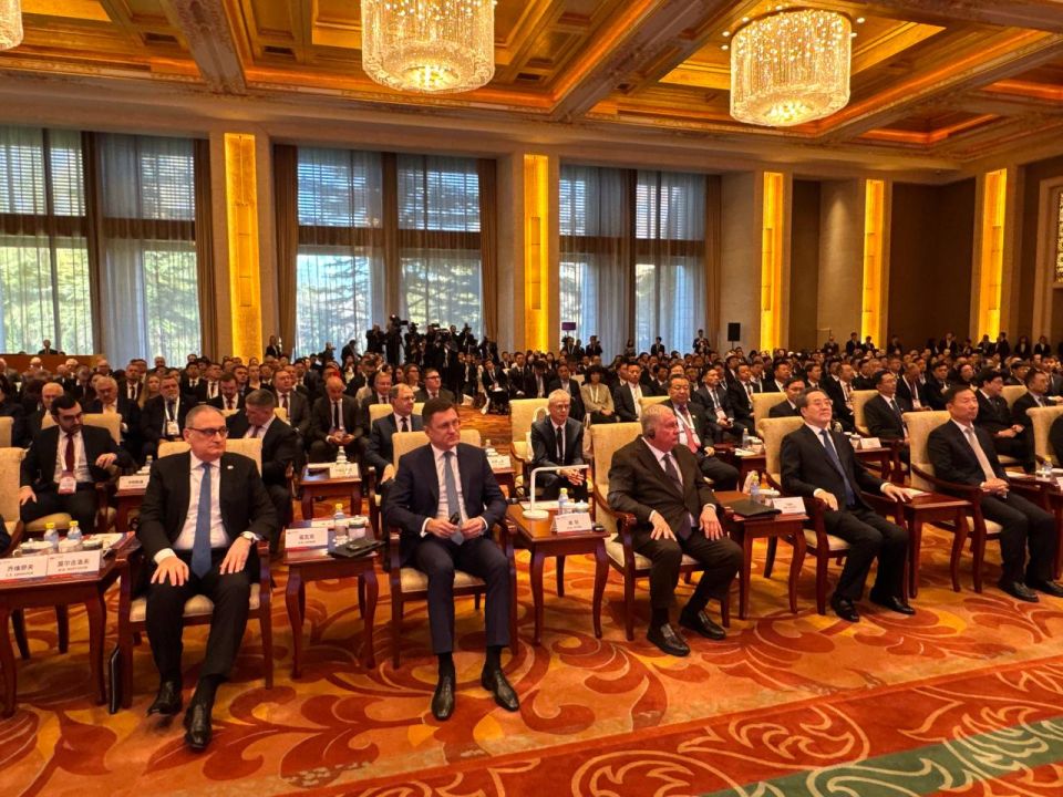 25 ноября в Пекине прошел седьмой Российско-Китайский энергетический форум — ключевое диалоговое мероприятие, призванное укреплять контакты представителей отраслевых предприятий двух стран 25 ноября в Пекине прошел седьмой Российско-Китайский энергетический форум — ключевое диалоговое мероприятие, призванное укреплять контакты представителей отраслевых предприятий двух стран