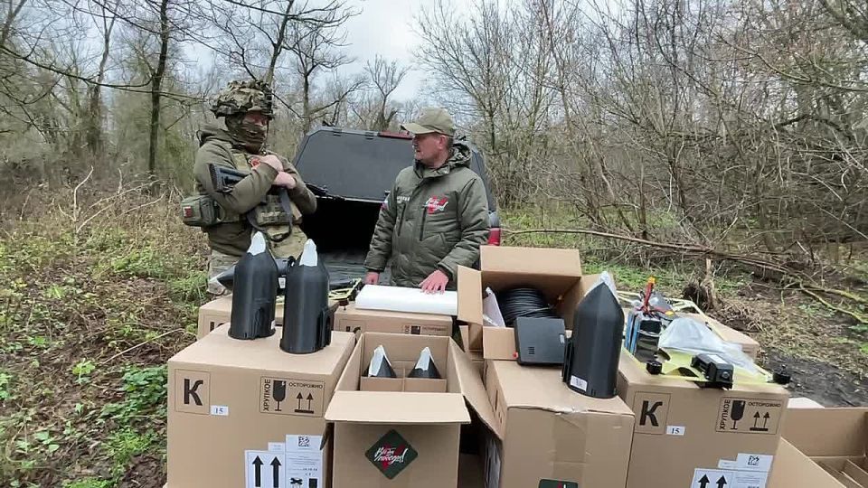 Евгений Поддубный: Уважаемые товарищи, благодаря вашей поддержке в рамках проекта Народного фронта "Все для Победы", мы закупили часть необходимого нашим десантникам-штурмовикам, выполняющим сейчас боевые задачи на одном из...