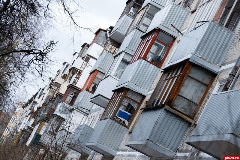В аварийном жилье в Псковской области проживают более двух тысяч человек