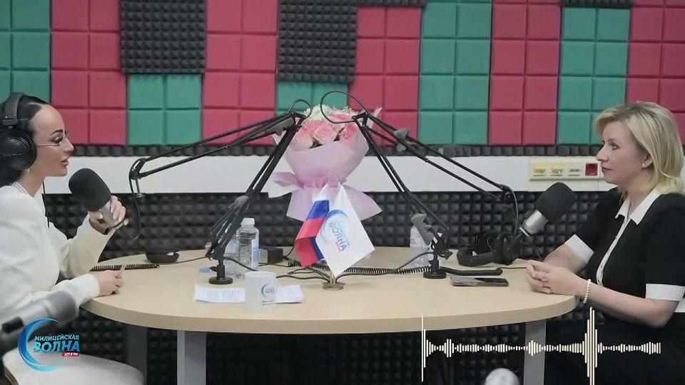 Мария Захарова: Сегодня вечером в 18:30 встречаемся на «Милицейской волне»: я - с Ириной, и мы вдвоем вместе с вами! Будет про разное: про работу и быт, творчество и… Присоединяйтесь