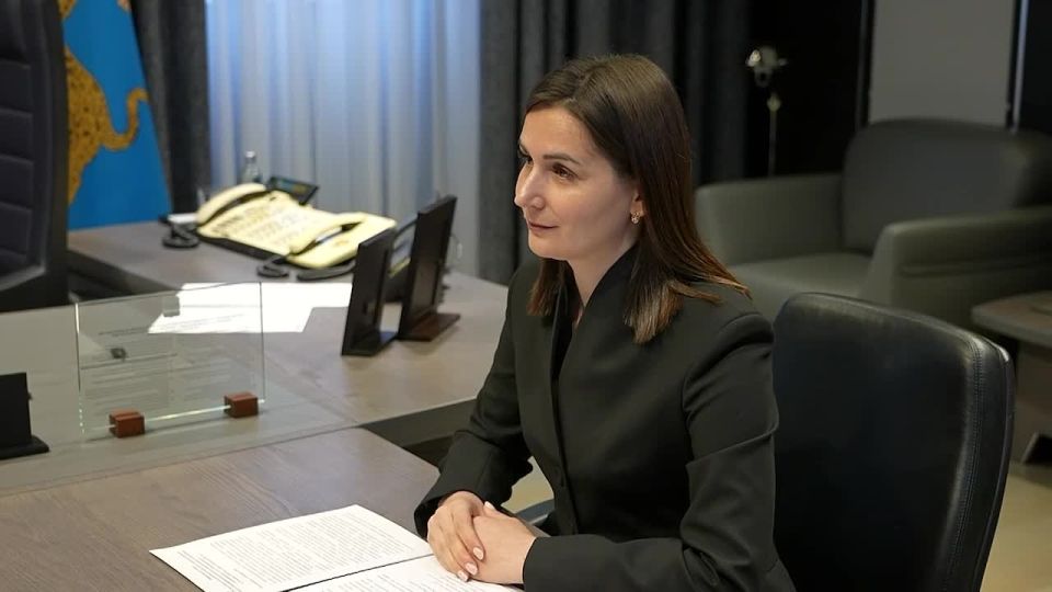 Михаил Ведерников: О предварительных итогах работы Многофункционального центра Псковской области и о планах по развитию услуг доложила директор учреждения Ольга СТЕПАНОВА