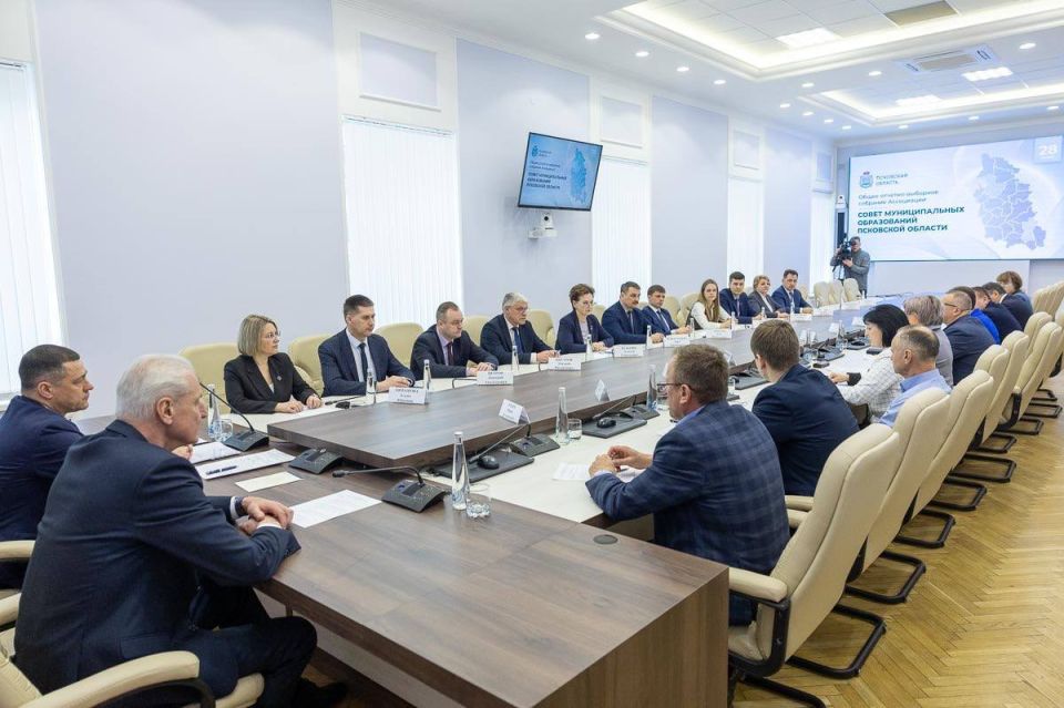 Михаил Ведерников: Поздравляю Ассоциацию «Совет муниципальных образований Псковской области» с 30-летним юбилеем!