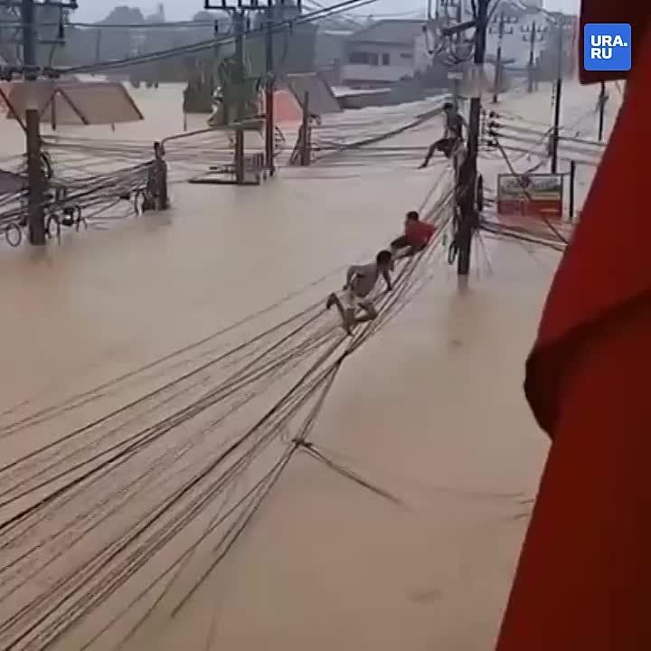Вода поднялась на 1,5–3 метра, затопив юг Таиланда