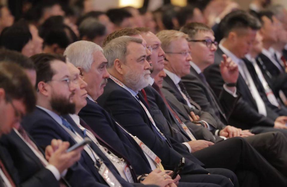 25 ноября в Пекине прошел седьмой Российско-Китайский энергетический форум — ключевое диалоговое мероприятие, призванное укреплять контакты представителей отраслевых предприятий двух стран 25 ноября в Пекине прошел седьмой Российско-Китайский энергетический форум — ключевое диалоговое мероприятие, призванное укреплять контакты представителей отраслевых предприятий двух стран