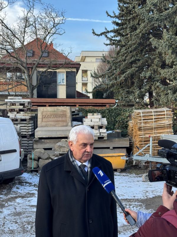 25 ноября 2025 года в ходе рабочей поездки в Дрезден Посол России в Германии С. Ю. Нечаев посетил временное место хранения памятника Ф. М. Достоевскому. До июля 2025 года монумент находился на западном берегу Эльбы, рядом с... 25 ноября 2025 года в ходе рабочей поездки в Дрезден Посол России в Германии С. Ю. Нечаев посетил временное место хранения памятника Ф. М. Достоевскому. До июля 2025 года монумент находился на западном берегу Эльбы, рядом с...