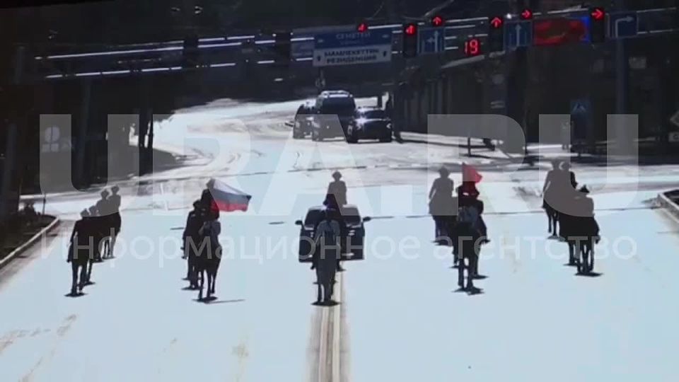 Путин в сопровождении кавалерии прибыл на переговоры с Жапаровым