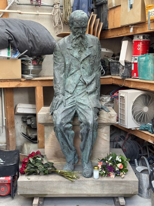 25 ноября 2025 года в ходе рабочей поездки в Дрезден Посол России в Германии С. Ю. Нечаев посетил временное место хранения памятника Ф. М. Достоевскому. До июля 2025 года монумент находился на западном берегу Эльбы, рядом с...