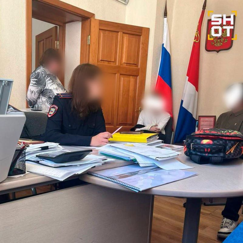 Подросток устроил стрельбу из газового пистолета в школе во Владивостоке Подросток устроил стрельбу из газового пистолета в школе во Владивостоке