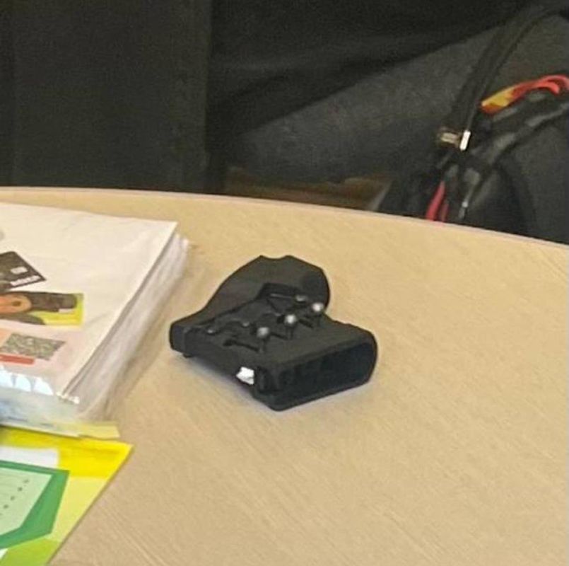 Восьмиклассник устроил стрельбу из газового пистолета в гимназии Владивостока