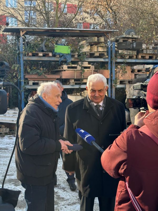 25 ноября 2025 года в ходе рабочей поездки в Дрезден Посол России в Германии С. Ю. Нечаев посетил временное место хранения памятника Ф. М. Достоевскому. До июля 2025 года монумент находился на западном берегу Эльбы, рядом с... 25 ноября 2025 года в ходе рабочей поездки в Дрезден Посол России в Германии С. Ю. Нечаев посетил временное место хранения памятника Ф. М. Достоевскому. До июля 2025 года монумент находился на западном берегу Эльбы, рядом с...