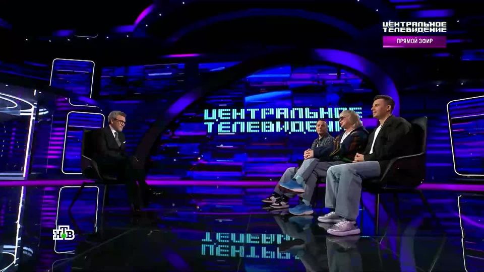 Легендарные «Иванушки» могли быть «Алёнушками», но в какой-то момент от идеи пригласить еще двух солисток отказались, рассказали «Центральному телевидению» сами участники группы