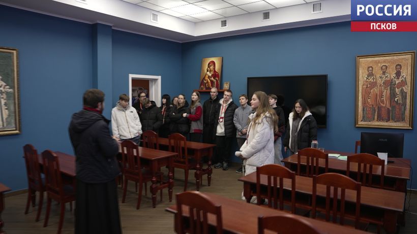 В Печорах проходит заключительный в этом году образовательный заезд "СоТворение" всероссийского проекта "Истоки.Школа". Он объединил около ста подростков