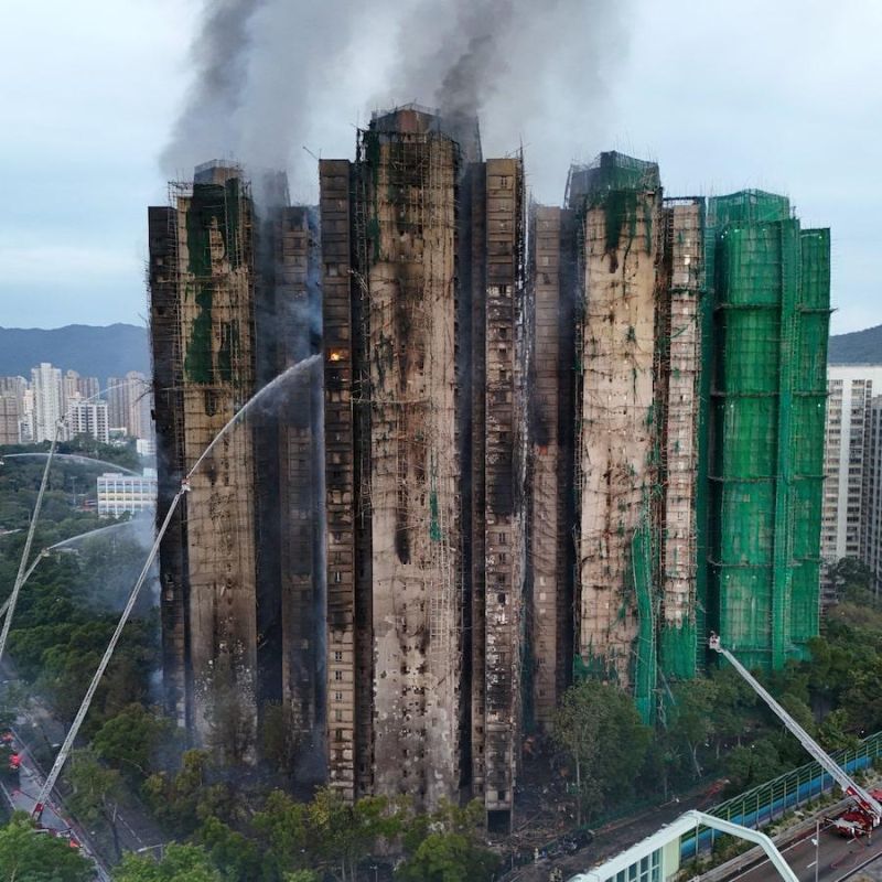 Масштабный пожар в высотном жилом комплексе в Гонконге стал самым смертоносным за всю историю города, пишет газета South China Morning Post Масштабный пожар в высотном жилом комплексе в Гонконге стал самым смертоносным за всю историю города, пишет газета South China Morning Post