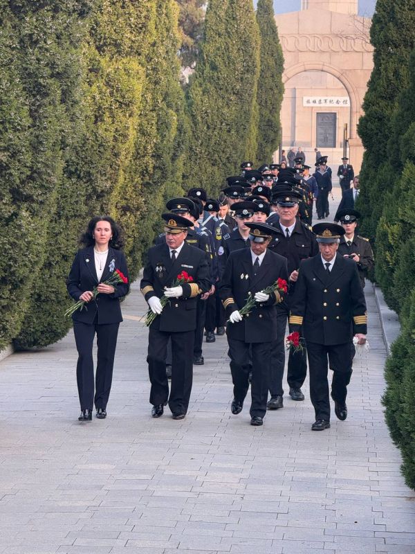 Экипаж судна «Паллада» почтил память советских солдат и офицеров, погибших в боях за освобождение Северо-Востока Китая в августе 1945 г Экипаж судна «Паллада» почтил память советских солдат и офицеров, погибших в боях за освобождение Северо-Востока Китая в августе 1945 г