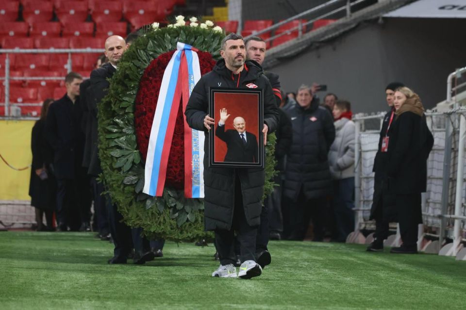 Церемония прощания с лучшим бомбардиром в истории московского «Спартака» Никитой Симоняном началась на арене «красно-белых» в Москве