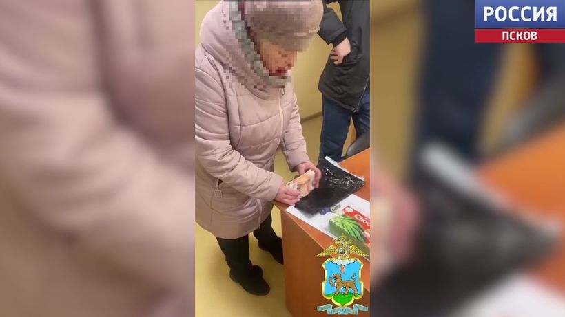 В Великих Луках сотрудники полиции предотвратили обман пенсионерки